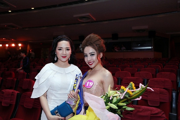 Hotgirl Linh Jollie đoạt giải “Hoa khôi doanh nhân được yêu thích nhất” - Ảnh 14
